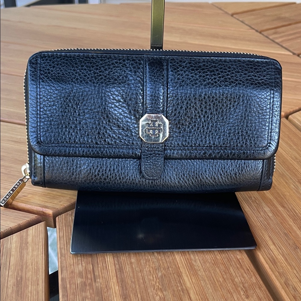 Tory Burch Black Leather Zip Wallet